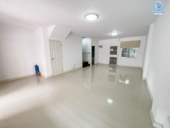 *****ทาวน์เฮ้าส์มือสองย่านนนทบุรี ม.สิรภัทร4 รัตนาธิเบศร์-ไทรม้า บ้านหลังใหญ่เนื้อที่เยอะถึง 27.7 ตร.ว. ฟังก์ชัน 3 ห้องนอน 2 ห้องน้ำ 2 ที่จอดรถ บนทำเลโซนเมือง ใกล้ทางด่วน "งามวงศ์วาน" และรถไฟฟ้าสายสีม่วง "สถานีไทรม้า" ราคาถูกเพียง 2 ล้านกลางๆ